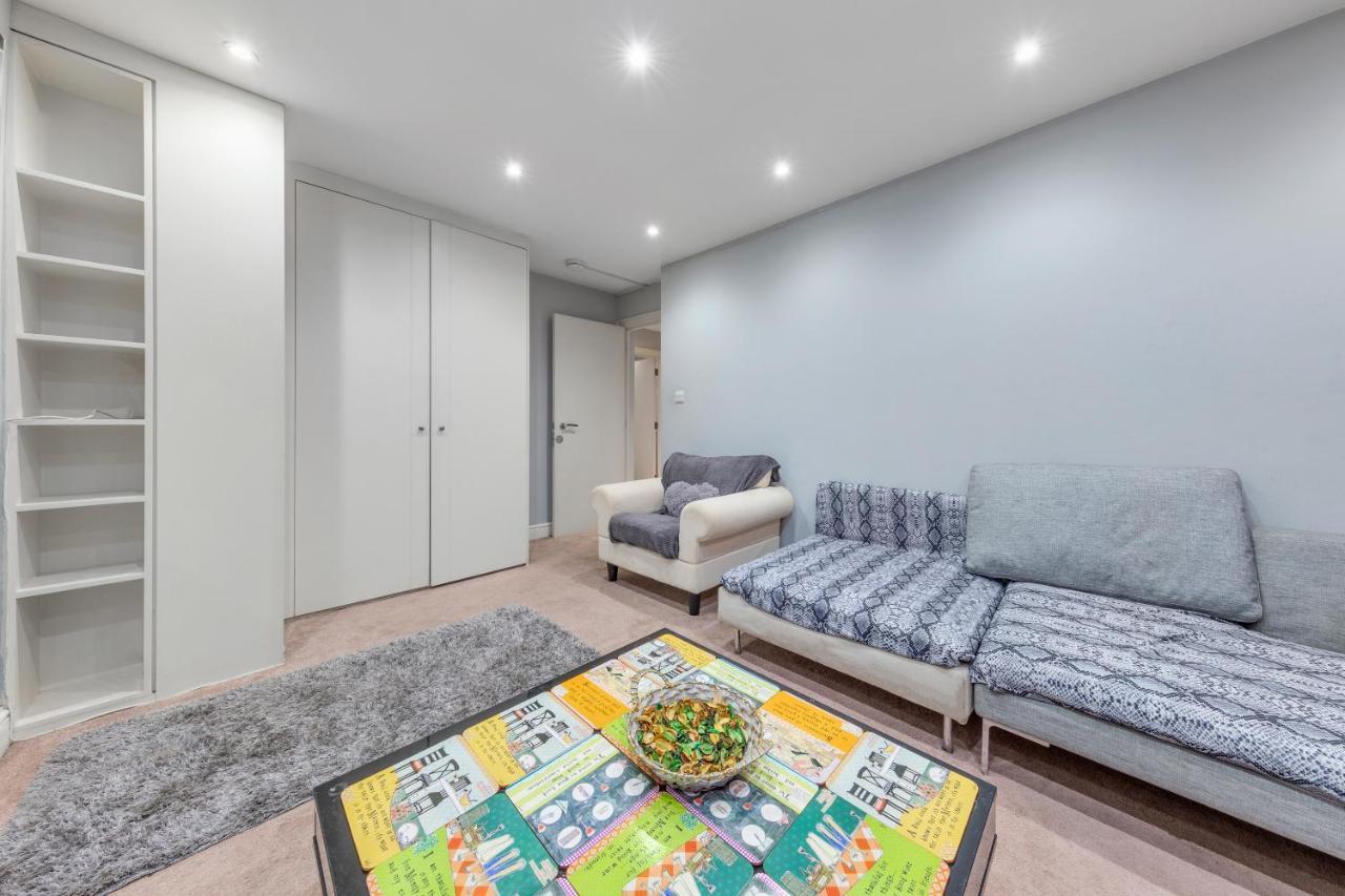 Elegant And Chic 2-Bedroom Basement Apartment In Paddington Londra Exterior foto
