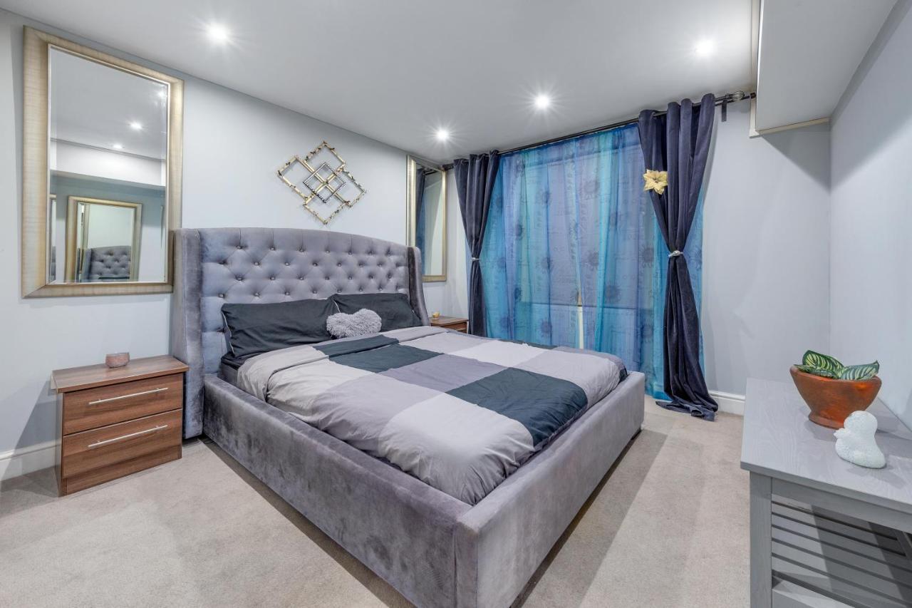Elegant And Chic 2-Bedroom Basement Apartment In Paddington Londra Exterior foto